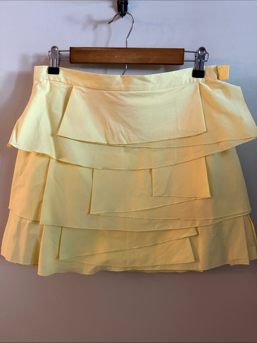 BCBGMaxAzria Pale Yellow Tiered Ruffle Mini Skirt Size 8 Medium